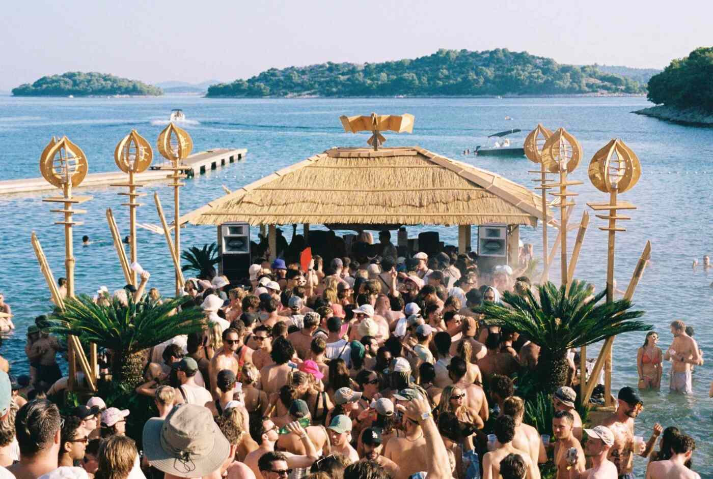 Tajna iza čaše vode uz vašu omiljenu kafu