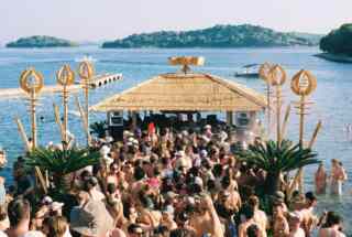 Tajna iza čaše vode uz vašu omiljenu kafu