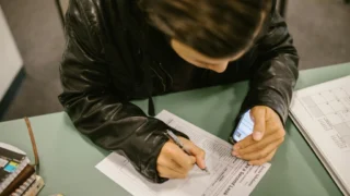 Piše li se podkoljenica ili potkoljenica? Pravilno pisanje i objašnjenje