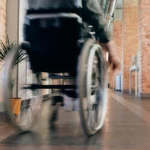 Kako pravilno pisati futur prvi: gostovat će ili gostovati će?